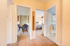 2 Schlafzimmer, Schreibtisch, Bügeleisen/Bügelbrett, kostenloses WLAN