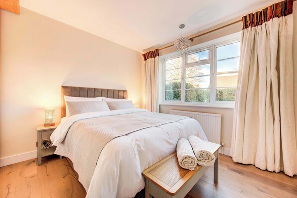 2 bedrooms, desk, iron/ironing board, free WiFi