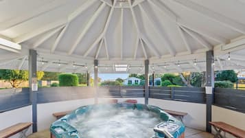 Indoor spa tub