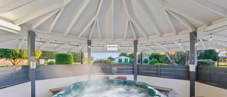 Bain à remous intérieur