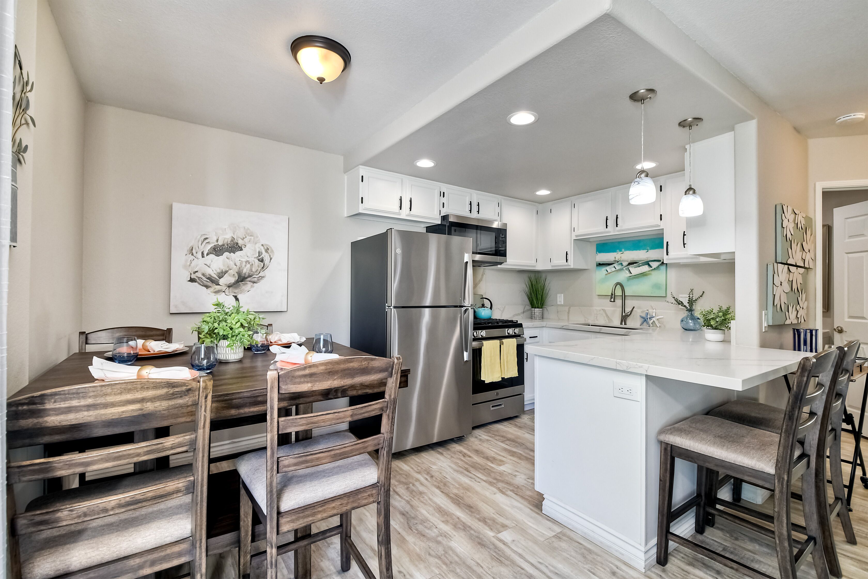 Silver Surf Getaway – The Perfect Escape for 4! Walk to Beach, Dining, & More