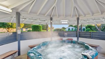 Indoor spa tub