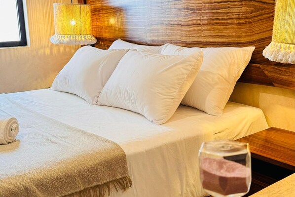 Quarto standard | Ferros/tábuas de passar roupa, Wi-Fi de cortesia, roupa de cama