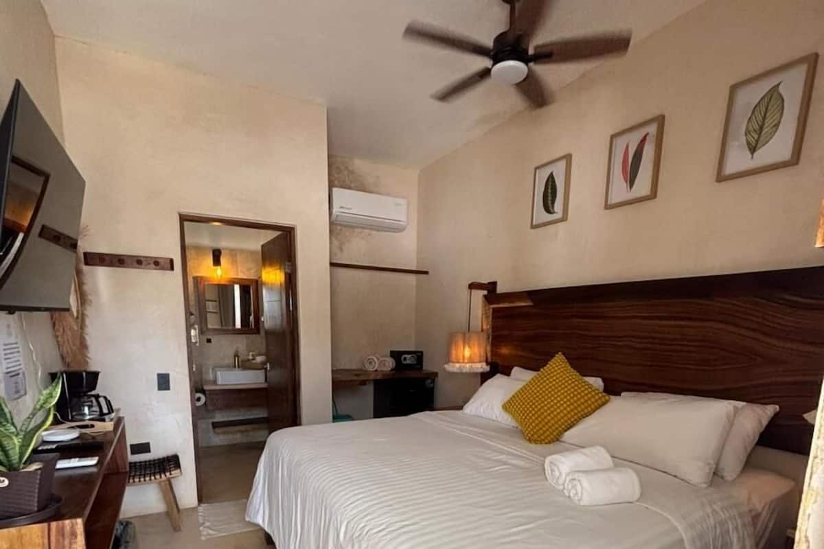 Habitación junior | Tabla de planchar con plancha, wifi gratis, ropa de cama