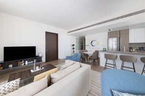 Apartment | Living area - Sunny 2BR at Jumeirah Living Marina Gate (Dubai)