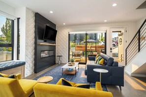 Smart TV, fireplace, books, stereo - Carpe Diem at The Lookout at Lake Chelan (Chelan)