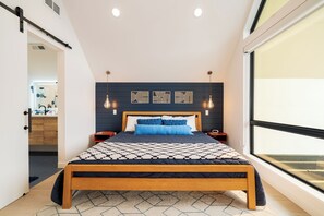 2 soverom, skrivebord, strykejern/-brett og wi-fi (inkludert)