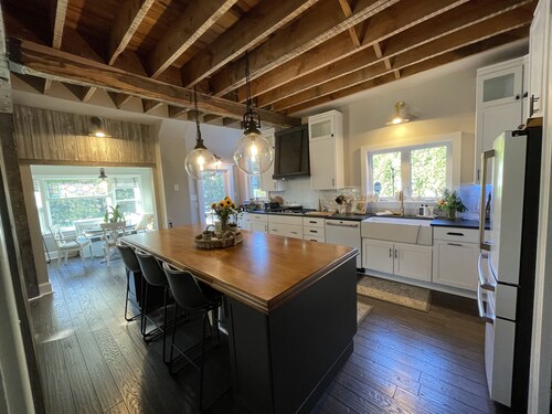 Chester County Oasis with Pool, Modern Ammenities, Tranquil and Private