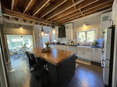 Chester County Oasis with Pool, Modern Ammenities, Tranquil and Private