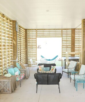 Interior - Mermaid Cove steps from beach. Hot Tub! (Gulfport)