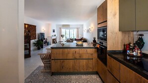 Kaffetrakter/tekoker, kjøleskap, mikrobølgeovn og ovn