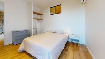 2 slaapkamers, een strijkplank/strijkijzer, wifi, beddengoed