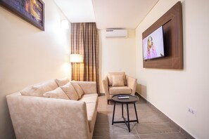 スタンダード スイート | リビング エリア | スマートテレビ、Netflix、ストリーミングサービス