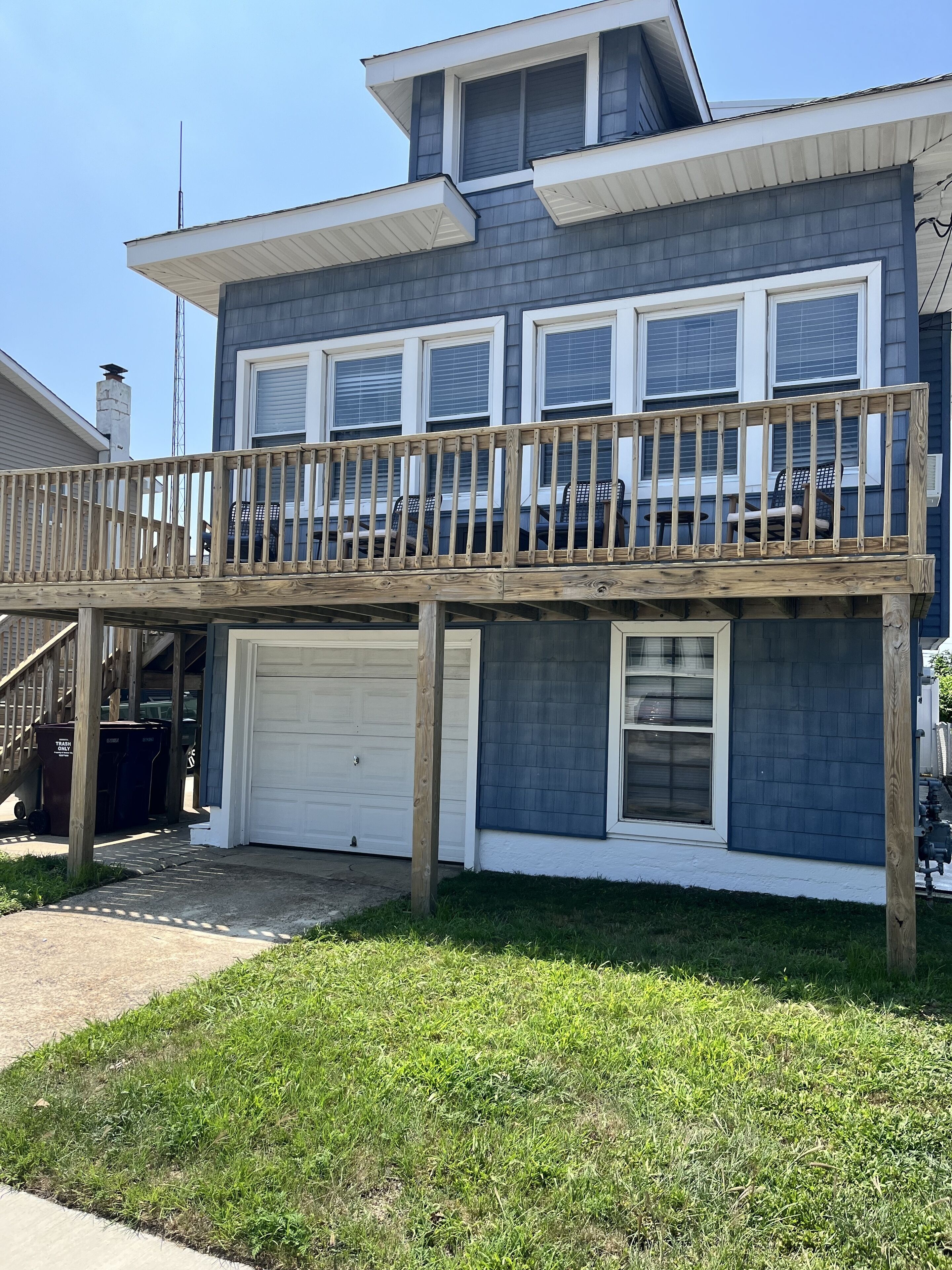 Ventnor Beach House with sunset views, walking distance to beach and restaurants