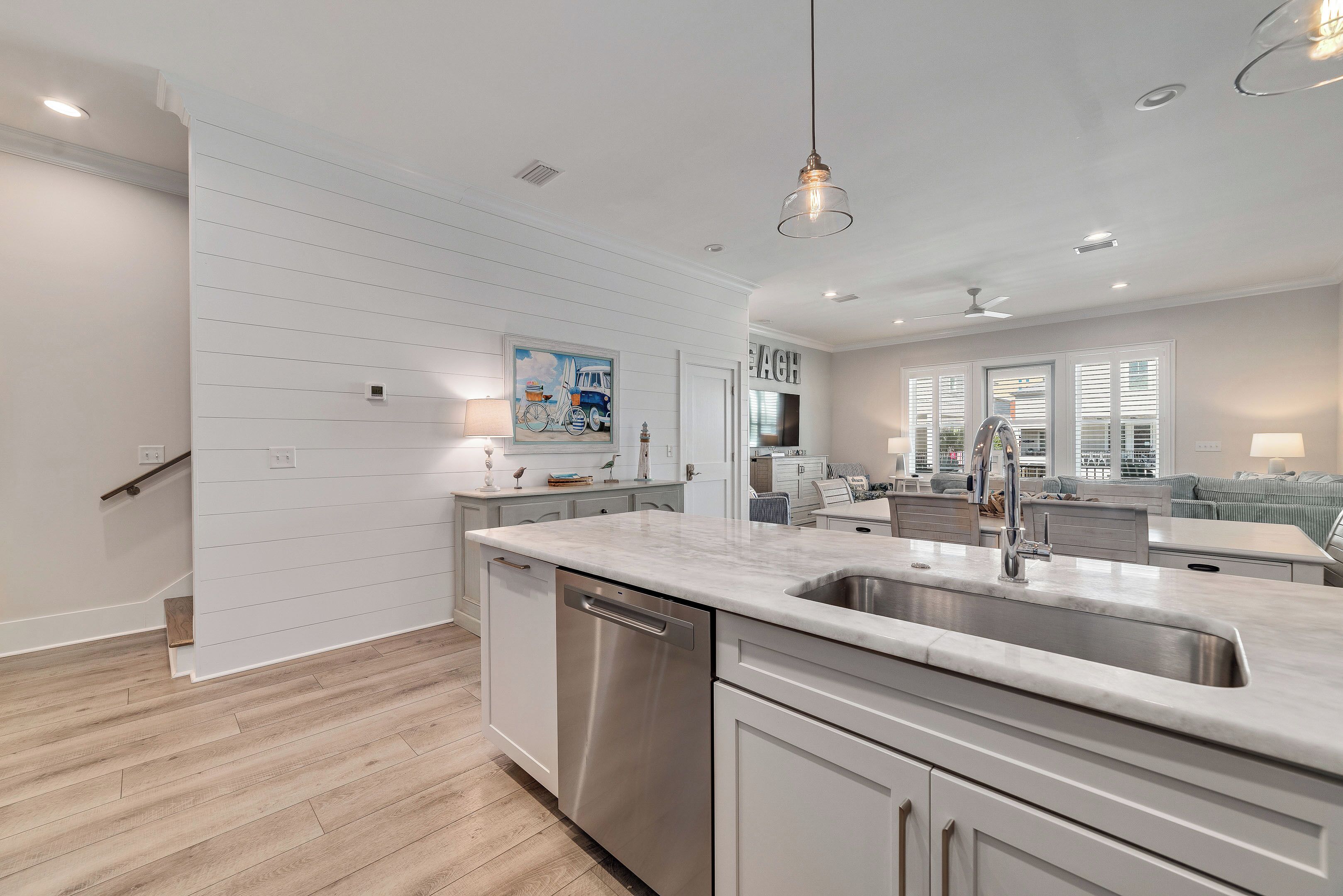 Comfort House, 4 Bedrooms, Balcony, Pool View | Private kitchen | Fridge, microwave, oven, stovetop