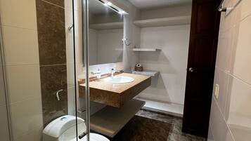 Bureau, espace de travail pour ordinateur portable, Wi-Fi gratuit