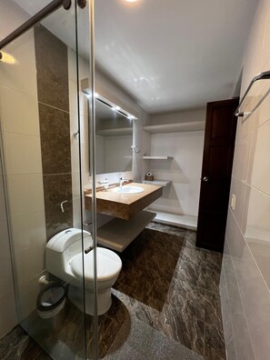 Bureau, espace de travail pour ordinateur portable, Wi-Fi gratuit