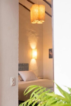 Bureau, espace de travail pour ordinateur portable, Wi-Fi gratuit