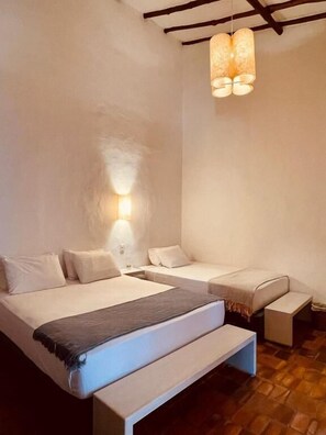 Bureau, espace de travail pour ordinateur portable, Wi-Fi gratuit