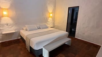 Comfort Duplex | Desk, laptop workspace, free WiFi