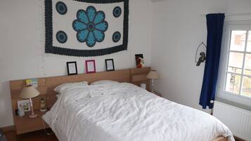 1 slaapkamer, een strijkplank/strijkijzer, wifi, beddengoed