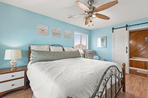 4 bedrooms, iron/ironing board, WiFi, bed sheets