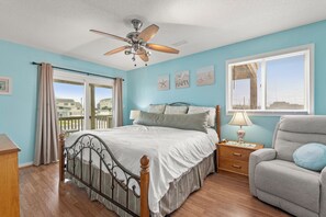 4 bedrooms, iron/ironing board, WiFi, bed sheets