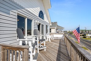 Property grounds - Coasties Ocean Breeze: Ocean Views | Dog-Friendly (Kill Devil Hills)