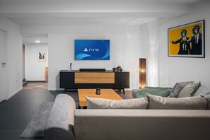 TV, video-game console, stereo - Villa Grey with 4 bedrooms, Heated pool, Sauna, Media room, Sea Views (Jesenice, Dugi Rat)