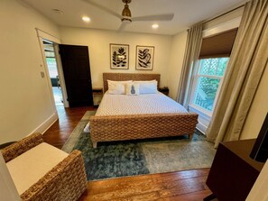 2 chambres, bureau, fer et planche à repasser, lit parapluie