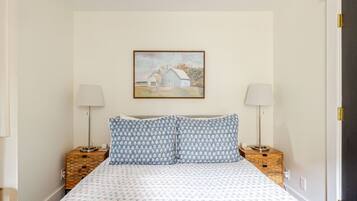 2 bedrooms, desk, iron/ironing board, travel cot