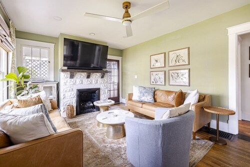 East Nashville Cottage: Hot Tub, EV, Walkable