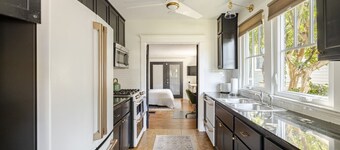 East Nashville Cottage: Hot Tub, EV, Walkable