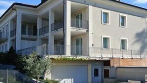 Exterior - Charming two-room apartment in a villa (CASTIGLIONE FALLETTO)
