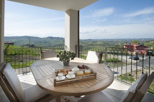 Exclusive 2-level suite apartment, panoramic terraces and balcony (Colbert)