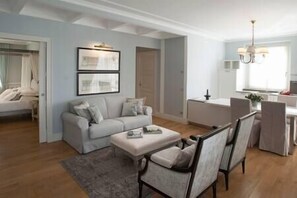 Televisión, chimenea y tenis de mesa 