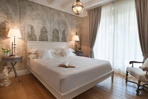 9 bedrooms, iron/ironing board, WiFi, bed sheets