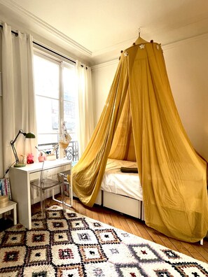 2 bedrooms, iron/ironing board, travel cot, WiFi
