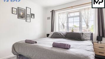 1 slaapkamer, een strijkplank/strijkijzer, wifi, beddengoed