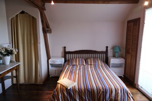 4 bedrooms, WiFi, bed sheets