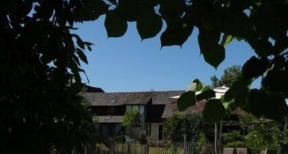 Maison de campagne avec vue , au calme, avec piscine .