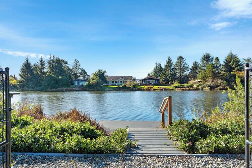 Canal Front, Private Dock, Fully Fenced, Spacious!