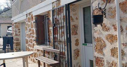 Près de Paris, Essonne, Petit Appartement Indépendant. RER B Lozère
