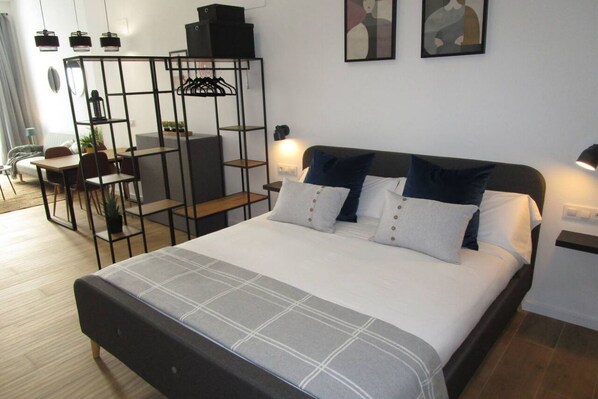 Iron/ironing board, free WiFi, bed sheets