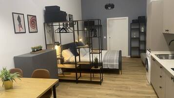 1 slaapkamer, een strijkplank/strijkijzer, gratis wifi, beddengoed
