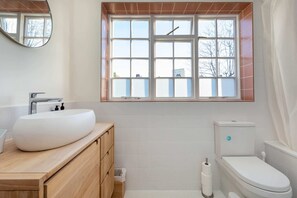 Lägenhet Basic | Badrum | Handdukar, tvål, schampo och toalettpapper