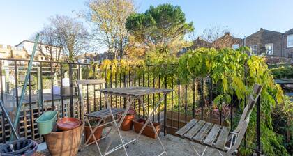 Spacious 2BD Flat By Regents Park & Camden Town!