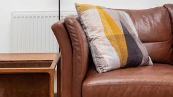 Basic Apartment | Living area