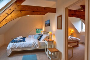 2 bedrooms, free WiFi, bed sheets - Lower School Cottages (Minehead)