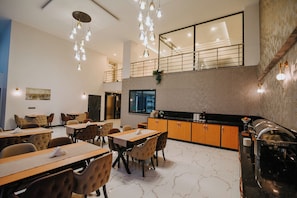 包含每日自助早餐